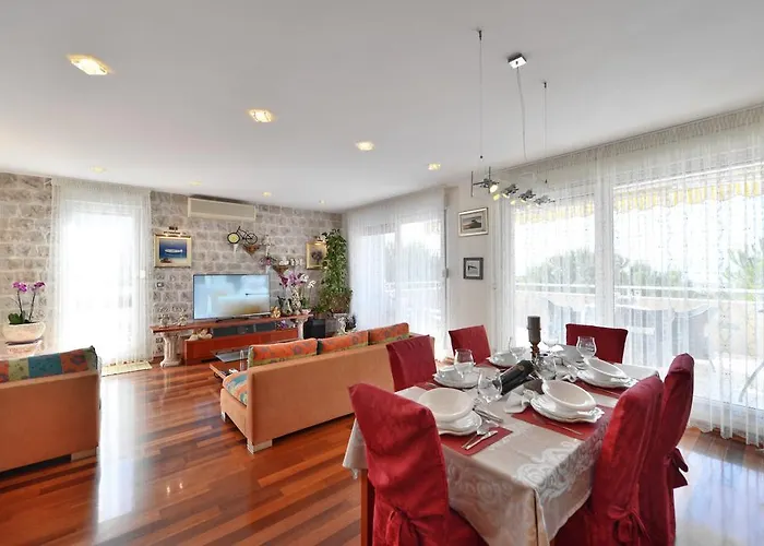 Luxury Seaside Apartman