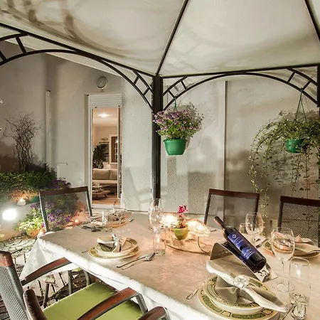 Luxury Seaside شقة *